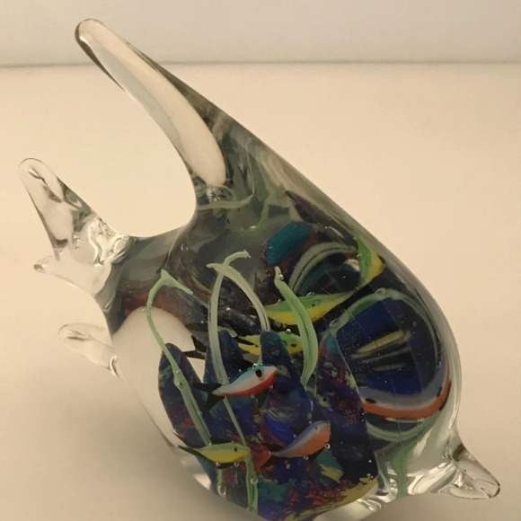 PAPERWEIGHT Dynasty Gallery Fish with Colourful  Inserts - Picture 2 of 4